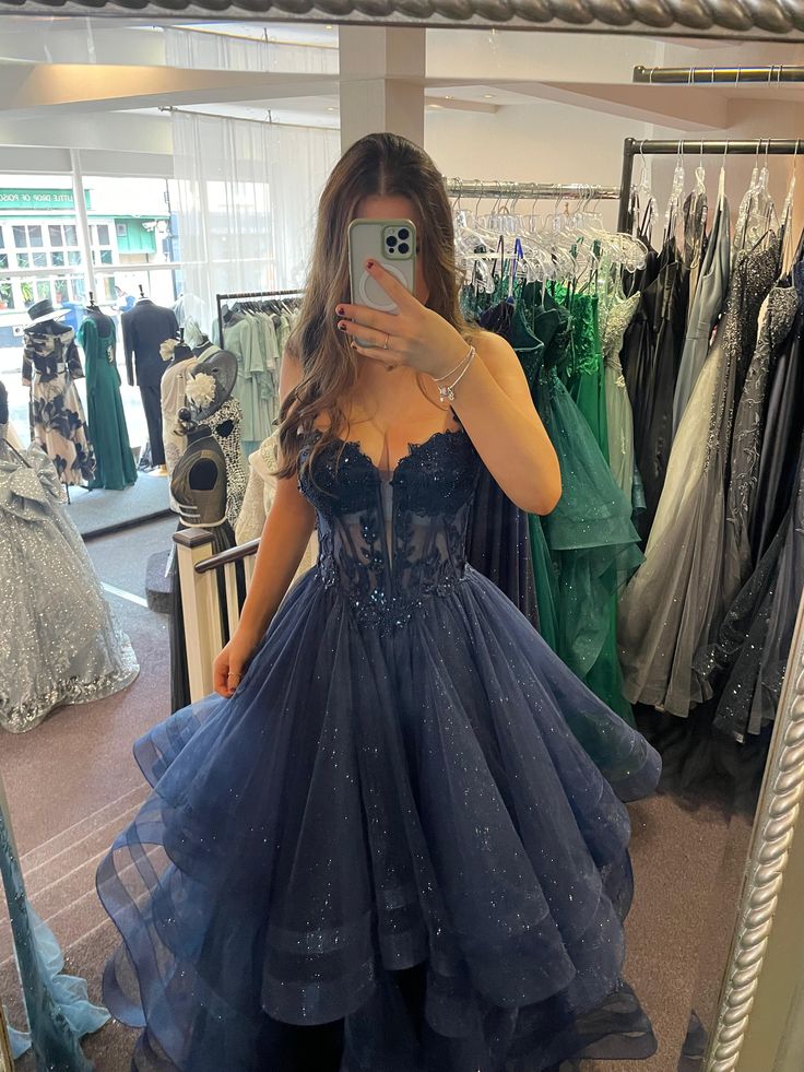 Inspiration robes de bal élégantes 2026 : Robe de soirée en tulle bleu marine avec applications de dentelle pour adolescentes et lycéennes (AB1935)