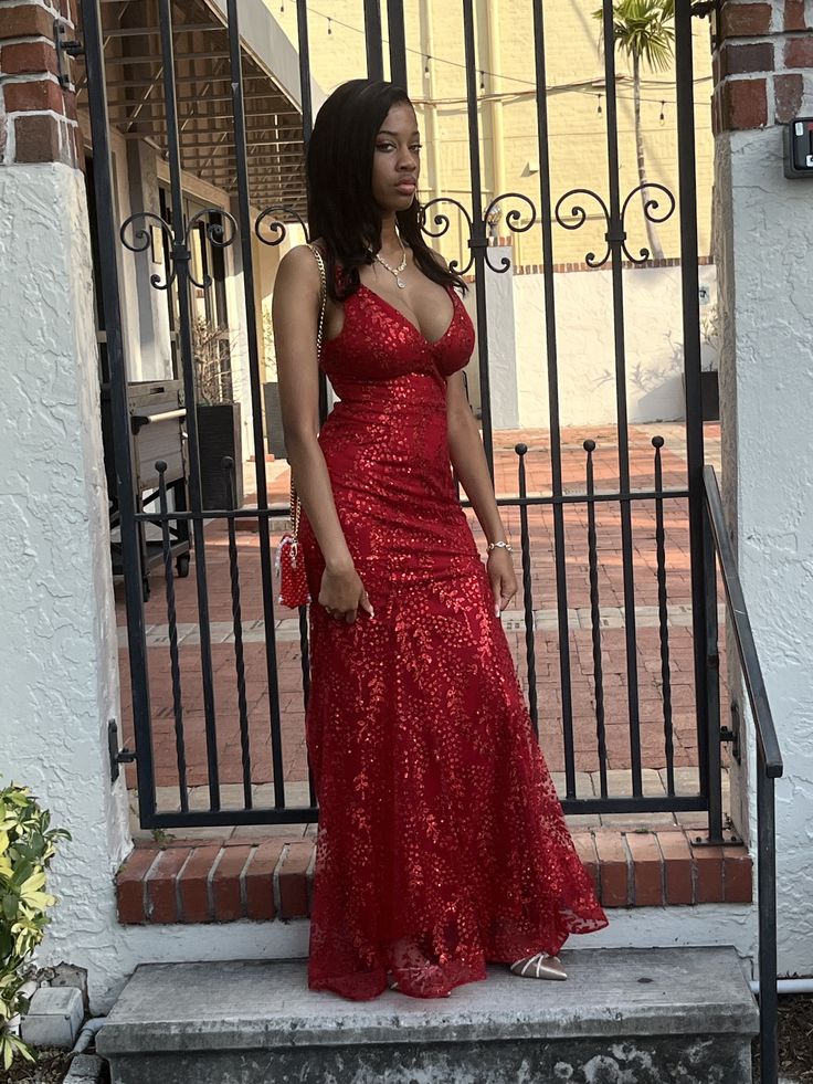 Sexy Meerjungfrauen-Kleid mit Spaghettiträgern, burgunderrot mit Pailletten für schwarze Mädchen, Inspiration für formelle Partykleider, lange Ballkleider N140