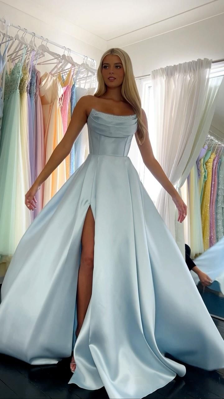 Robe de bal longue en satin bleu clair, coupe trapèze, sans bretelles et fendue, inspiration N141