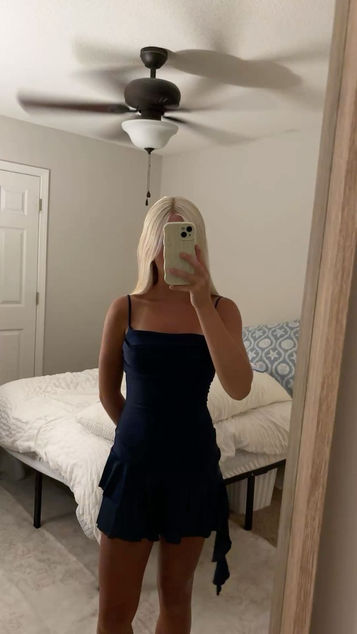 Einfaches figurbetontes Spaghettiträger-Kleid Marineblau Mini Abschlussballkleider Kurze Inspo Outfits für den Senior Homecoming RB3498