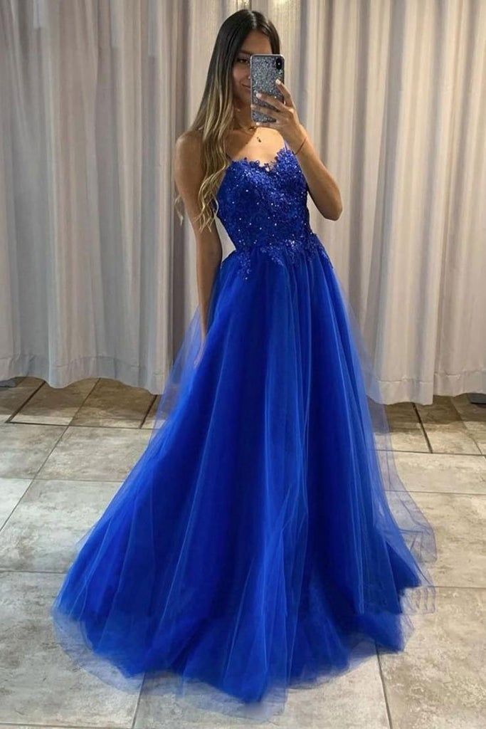 Robe de soirée longue en tulle bleu roi, coupe trapèze, ornée de dentelle perlée et d'appliqués, référence AB1827