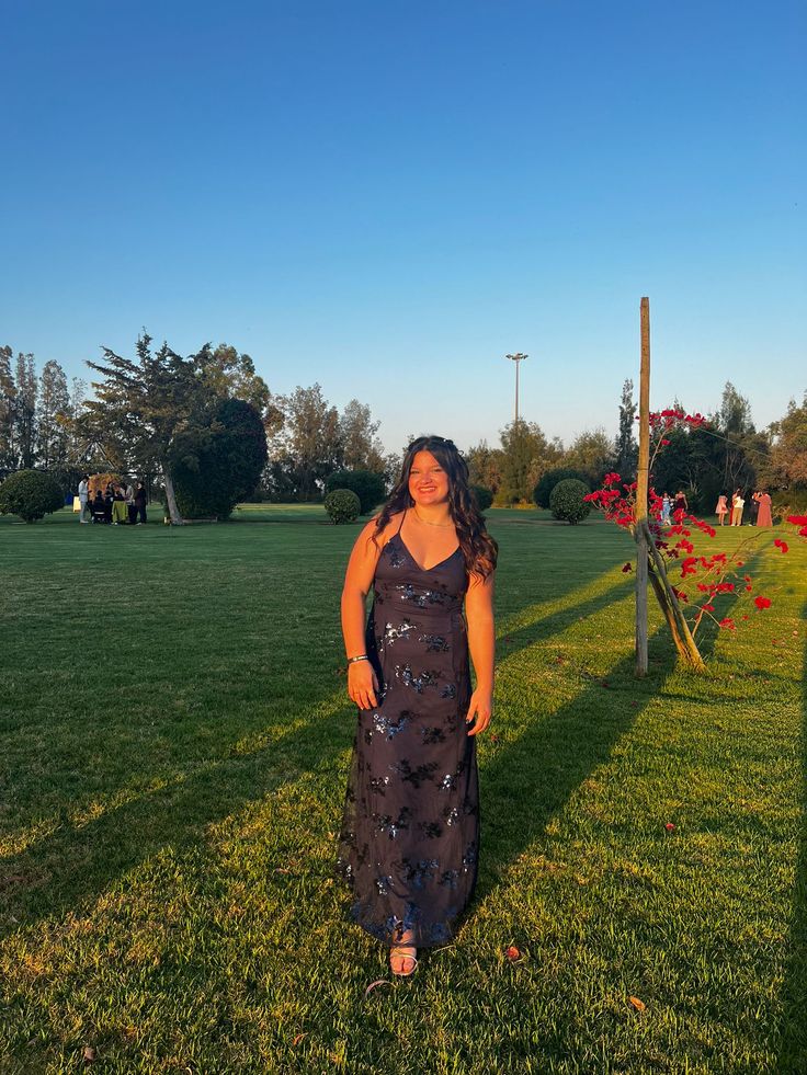 Robe de bal longue sirène dos nu en dentelle bleu marine, inspiration robe de soirée formelle bleu foncé AB709
