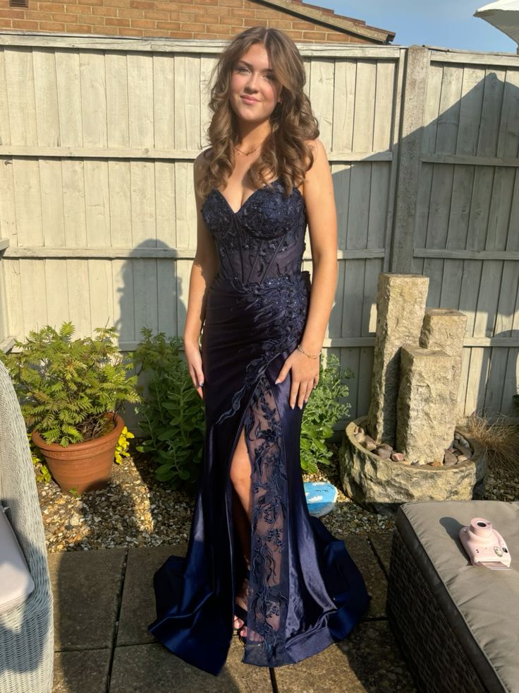 Funkelndes Meerjungfrauen-Abendkleid mit Spaghettiträgern, marineblauer Spitze, langem Rock mit Schlitz, besonderes formelles Kleid, Ballkleid AB654