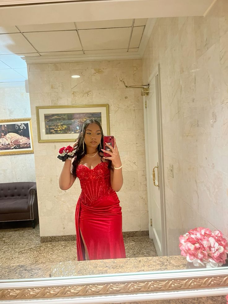 Robe de bal sirène rouge fendue sur le côté, bretelles spaghetti, robe sexy spéciale, applications de dentelle, robes de soirée perlées AB353