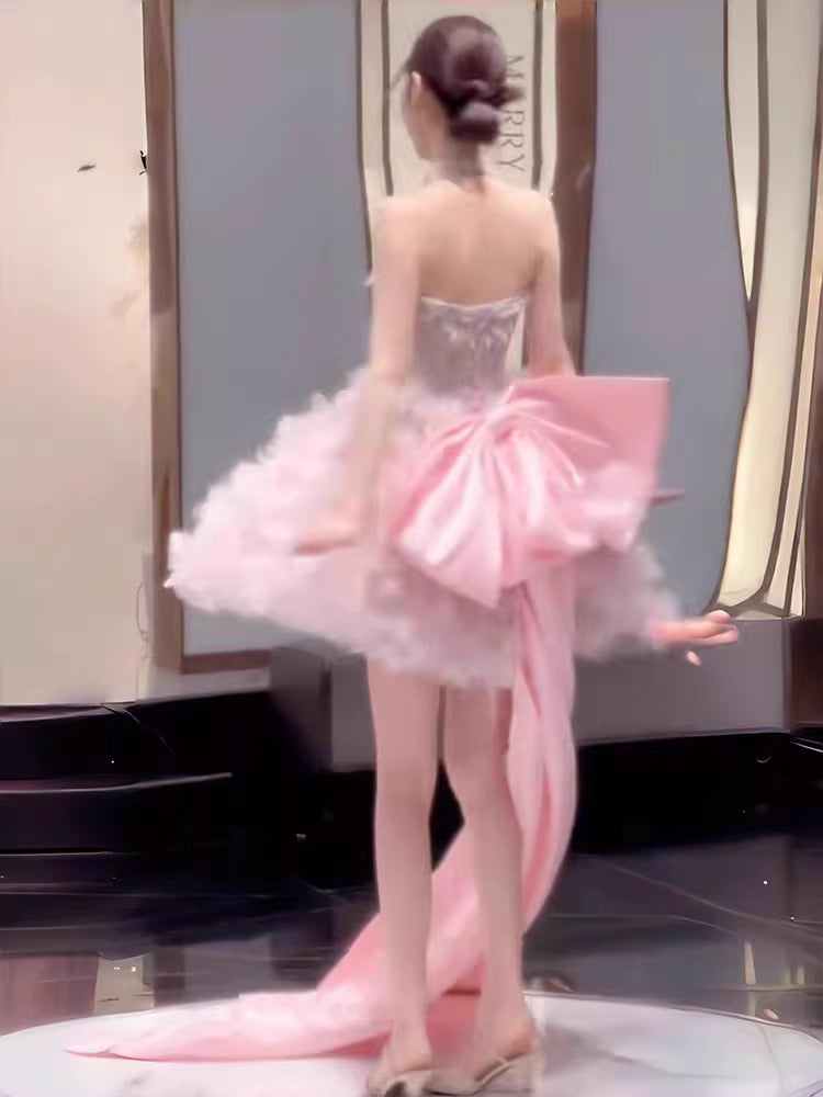 Niedliches, trägerloses, kurzes Ballkleid aus rosa Tüll, ideal für den 16. Geburtstag, den Homecoming-Ball oder als Cocktailkleid (AB2227)