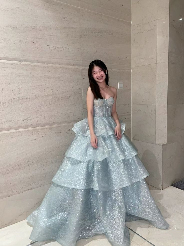 Robe de bal chic à décolleté cœur, sequins bleu ciel clair, longue et élégante, idéale pour les soirées et les fêtes d'adolescentes (AB2180).