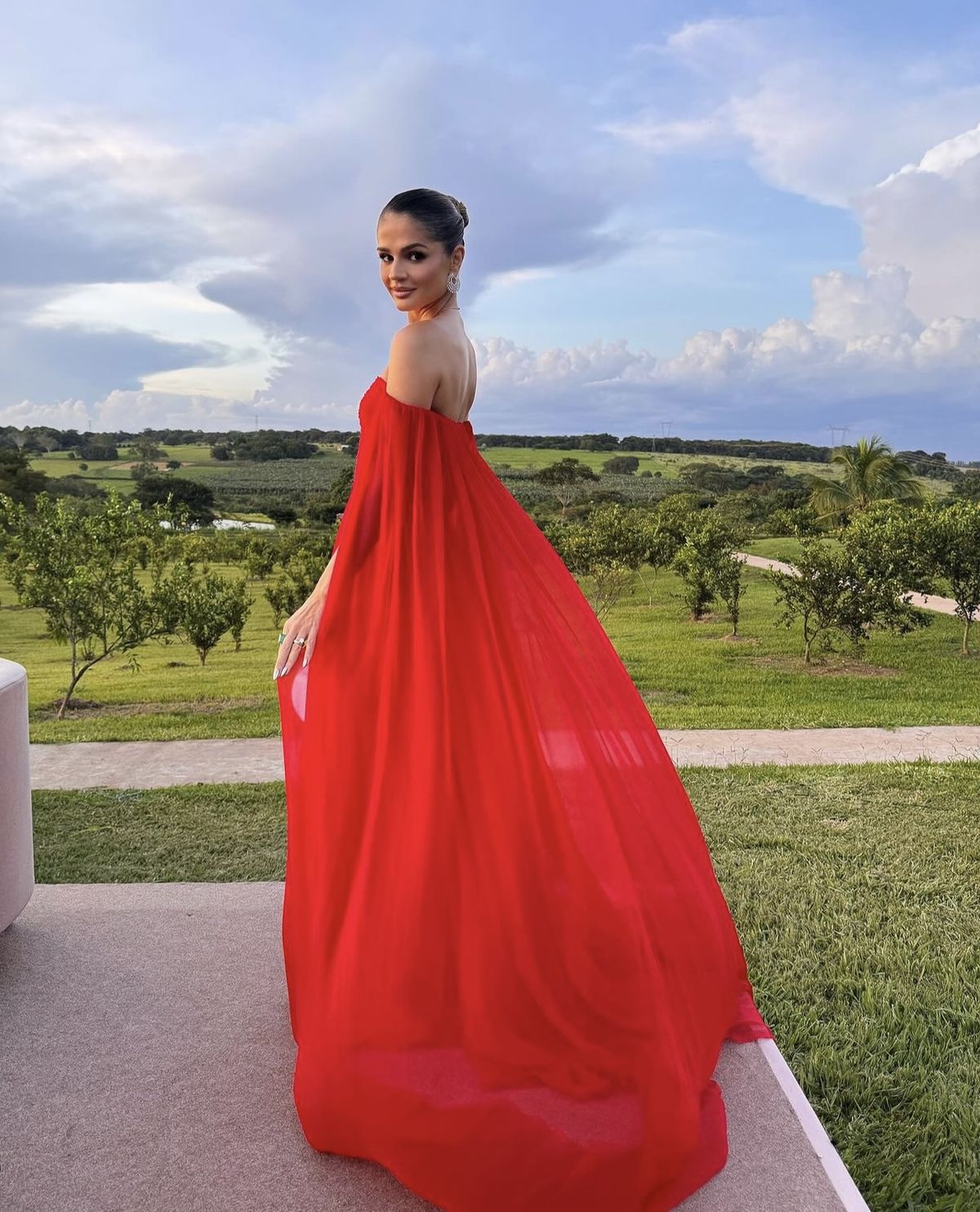 Robe rouge élégante coupe trapèze épaules dénudées pour la mère de la mariée/du marié, robe de soirée simple et élégante AB443