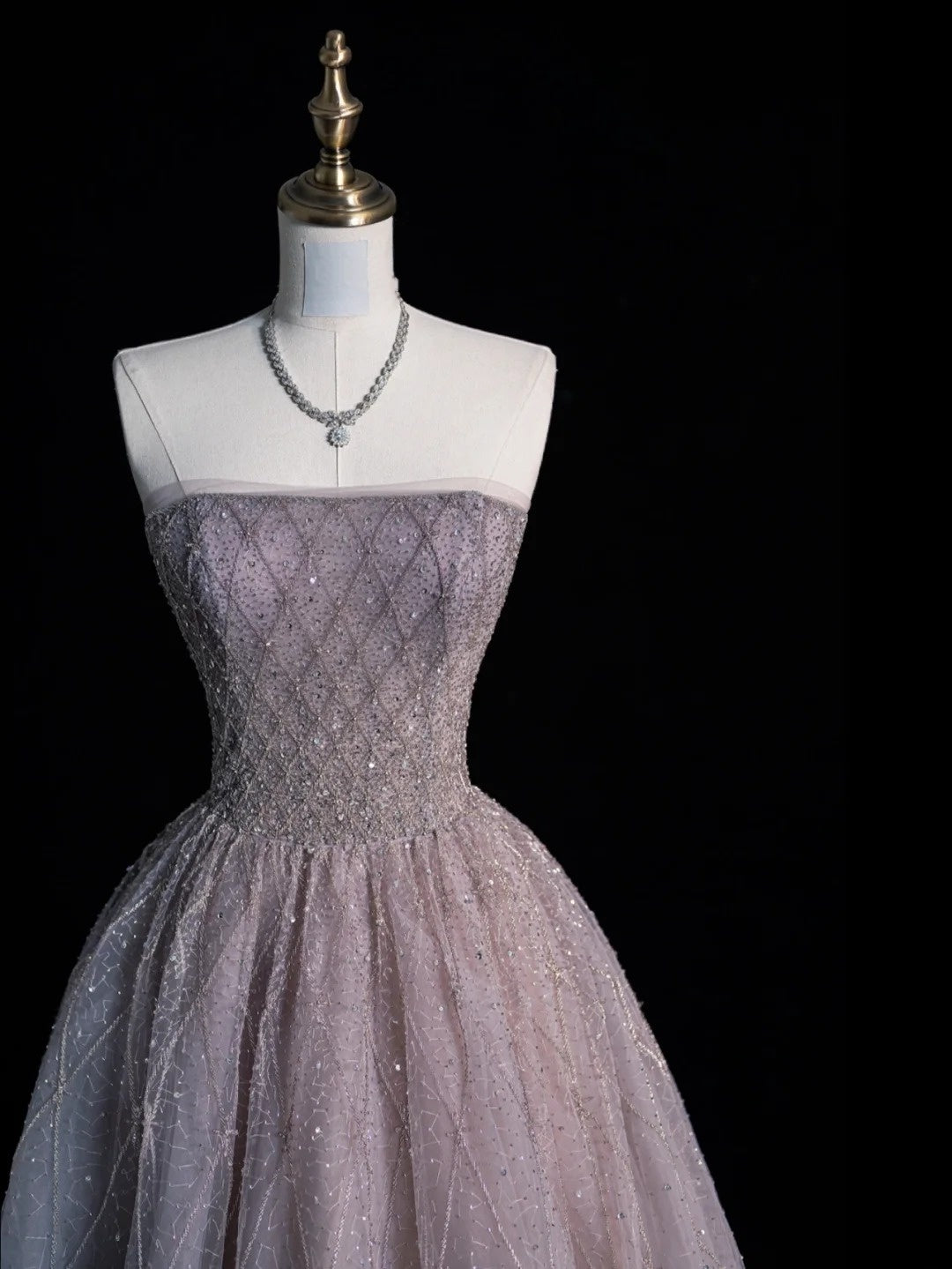 Elegantes, trägerloses Ballkleid mit Perlenstickerei aus grauem Tüll, langes Abendkleid für Teenager-Mädchen, formelles Brautjungfernkleid N1071