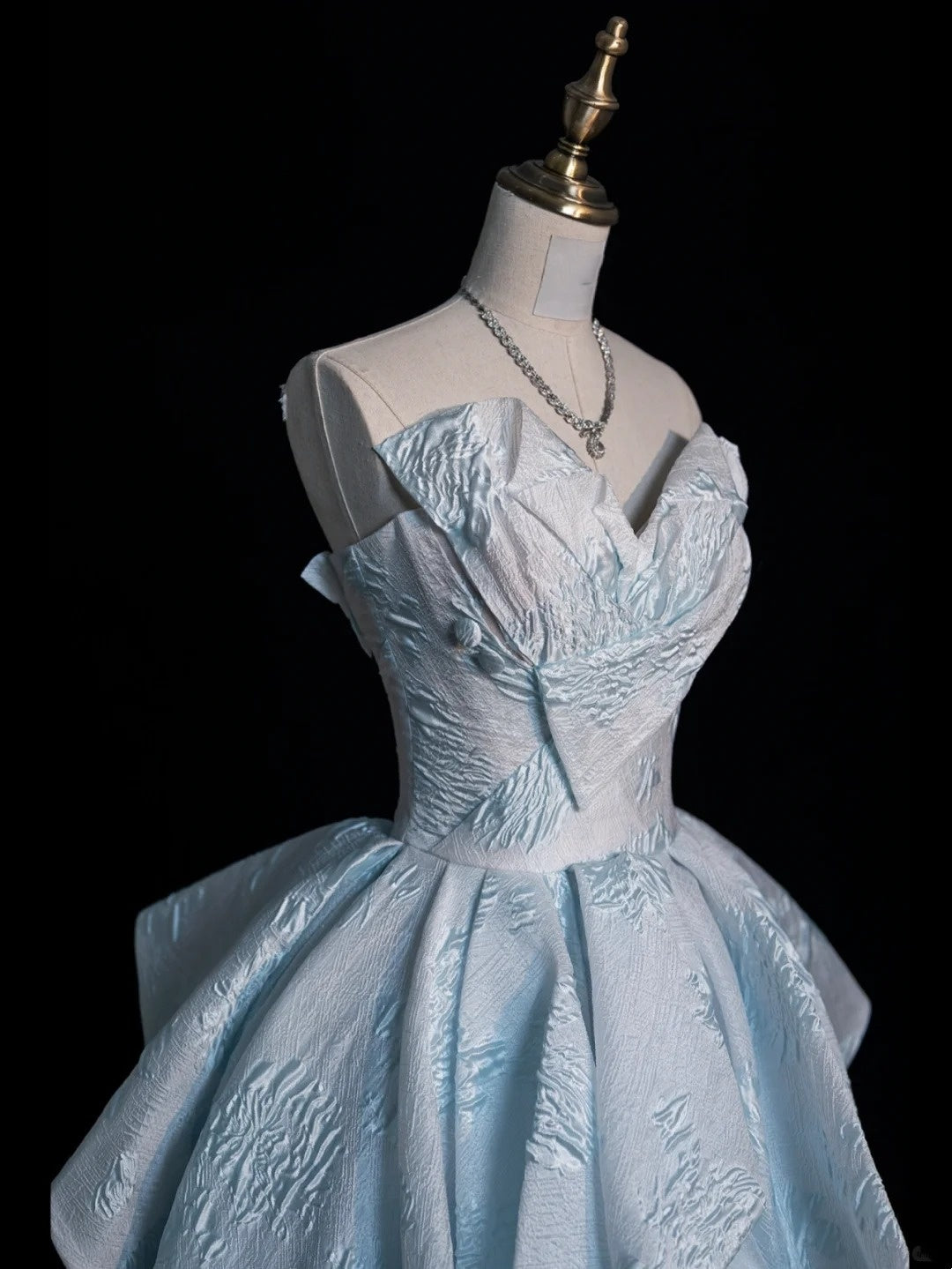 Wunderschönes, ärmelloses, langes Ballkleid mit Herzausschnitt, hellblauem Blumenmuster und langem Abiballmuster für Damen und Mädchen, Abendkleid N667