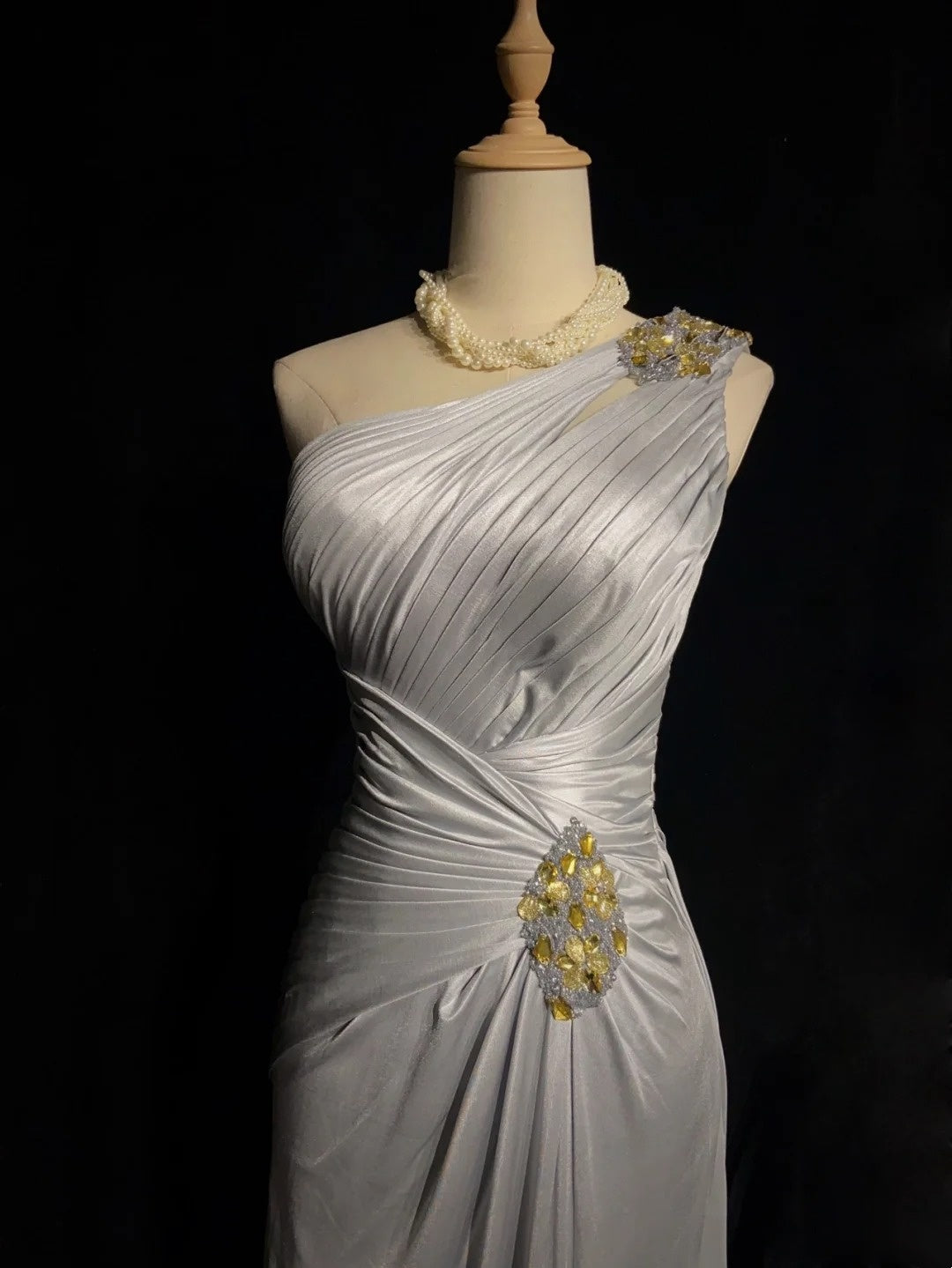 Wunderschöne Abschlussballkleider A-Linie One-Shoulder Silbergrau Lange Formelle Abendkleider N3663