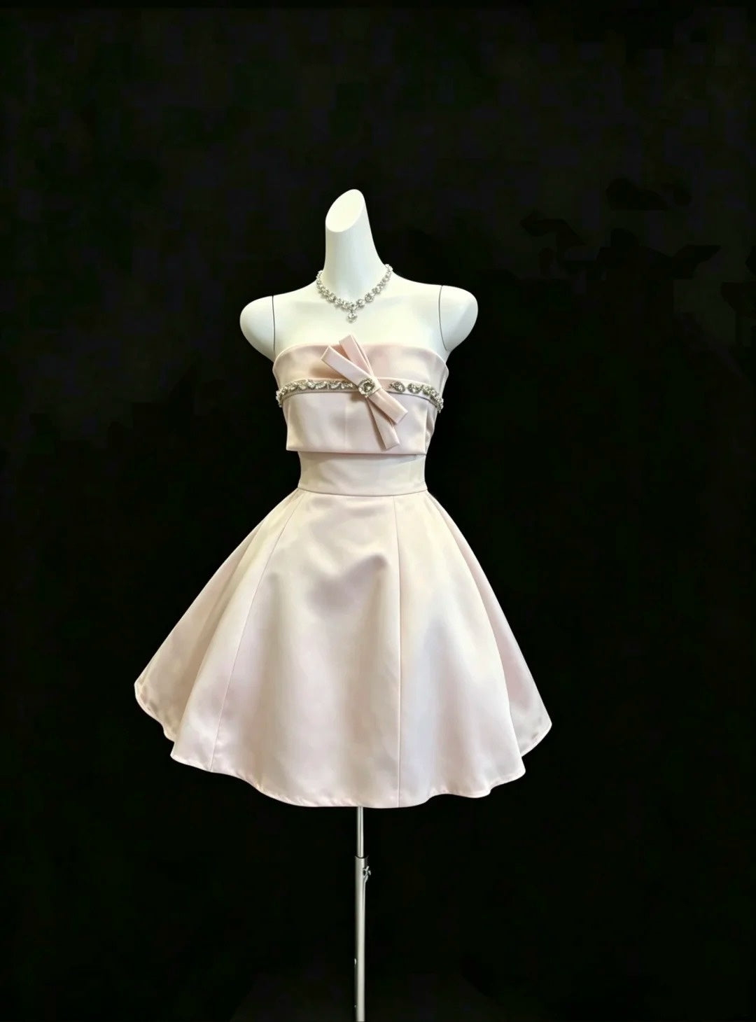 Elegantes trägerloses Ballkleid aus rosa Satin Mini-Kleid für Universität und College, beeindruckend, kurz, Abschlusskleid, Heimkehrkleid RB3290