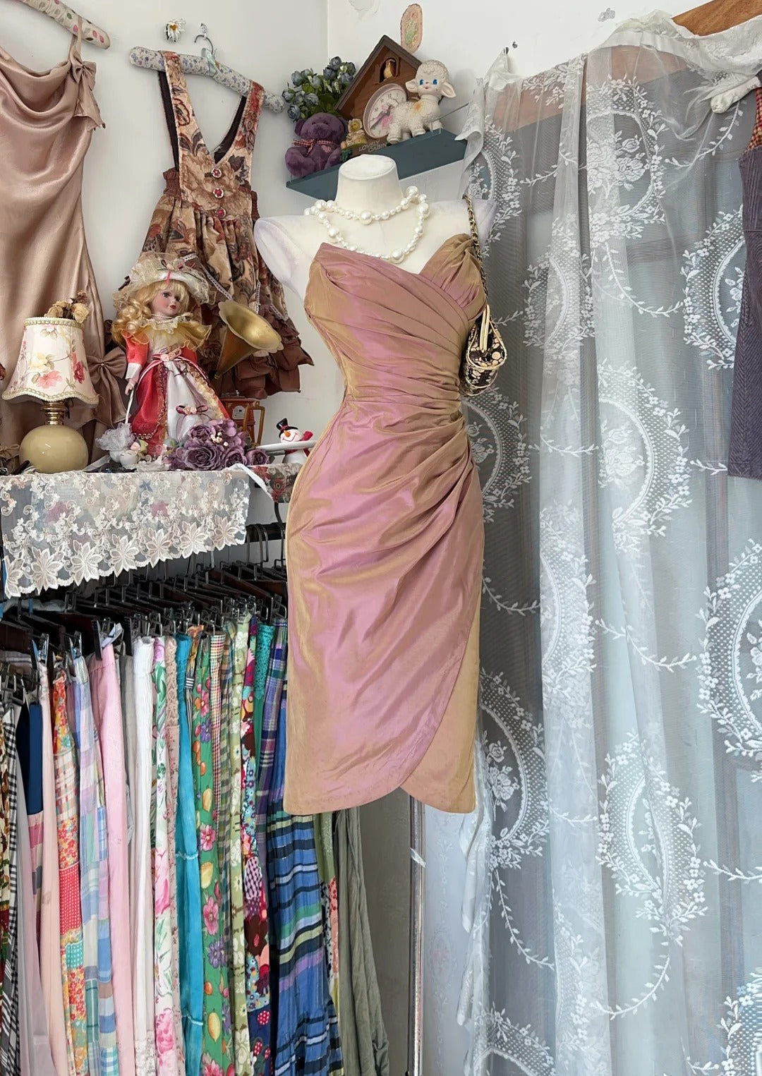 Jolie Robe Fourreau Rose Satinée Longueur Genou pour 16ème Anniversaire Tenues de Rentrée N3590
