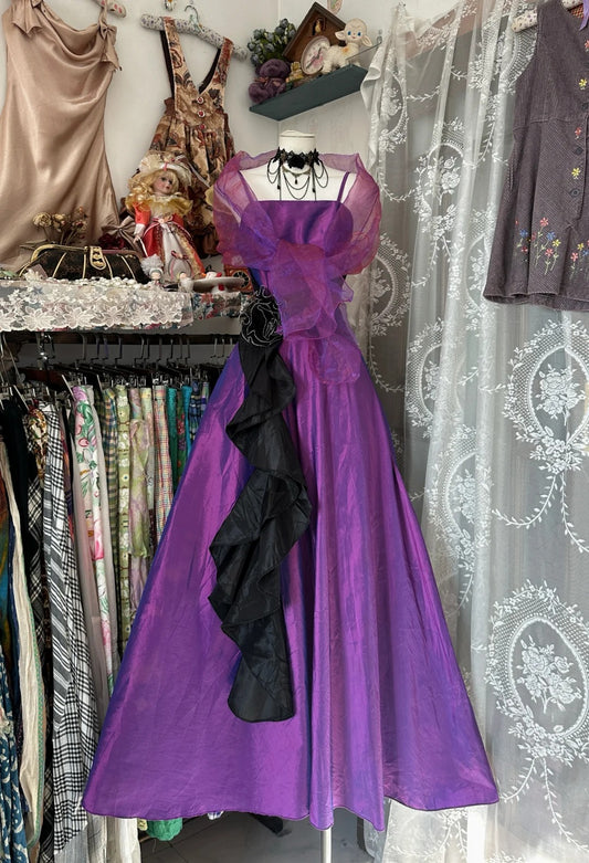 Robe de bal longue à bretelles spaghetti couleur raisin, coupe trapèze, avec cape, élégante et raffinée. Tenue de soirée formelle. N1081