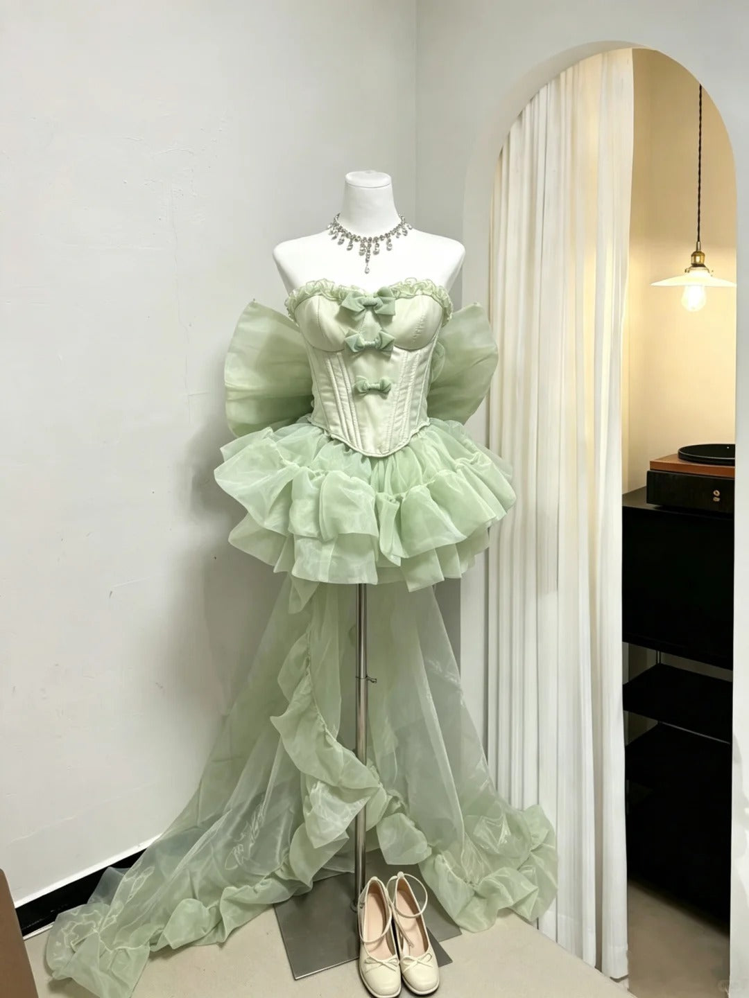 Bescheidener Ballkleid Trägerlos Salbeigrün Mit Schleife Kurz Mini Senior Inspo 16. Geburtstag Outfits Heimkehrkleider RB3968