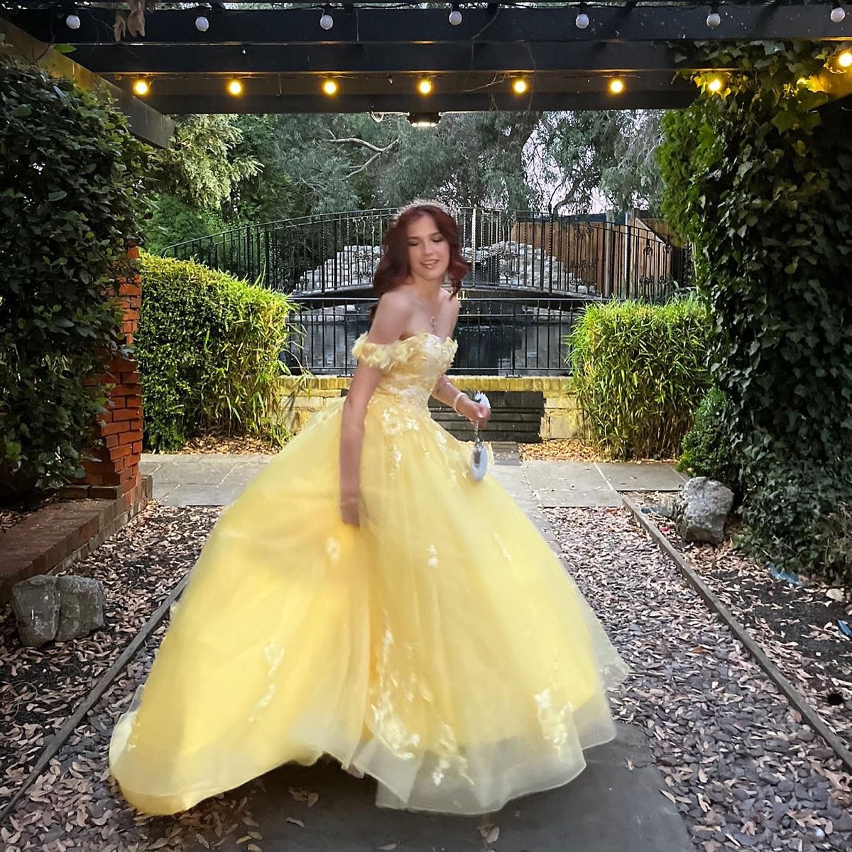 Niedliches Ballkleid, schulterfrei, gelber Tüll, langes Kleid für Quinceañera, Geburtstag, Sweet 15, 16 Geburtstag, Outfits N122