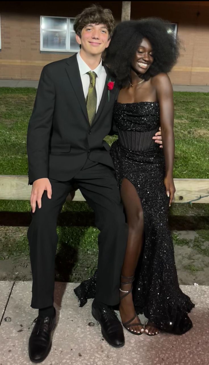Atemberaubendes, trägerloses, langes Paillettenkleid im Meerjungfrauen-Stil für Mädchen mit Schlitz – Inspiration für einzigartige Partys, formelle Anlässe und Abschlussfeiern (N124)