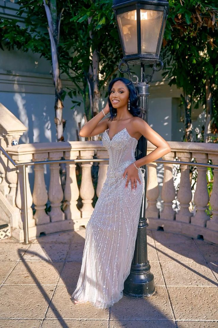 Robe de bal longue à sequins, élégante et décolletée en cœur, pour jeunes filles noires. Idéale pour un 20e anniversaire (N134).