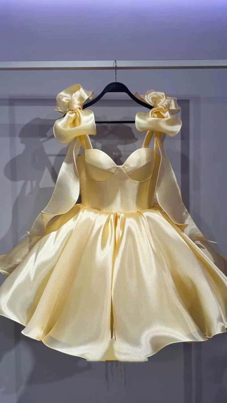 Elegante Ballkleid-Träger Pastellgelb Organza Halbförmlich Abschlussball-Inspo Kurze Mini-Heimkehrkleider RB4540