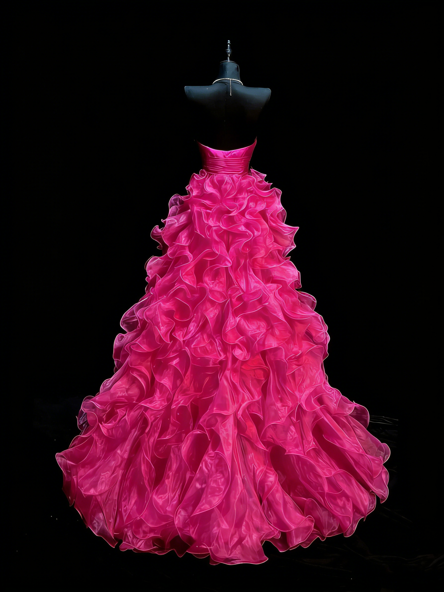 Robe de bal longue élégante en organza rose fuchsia, coupe asymétrique et décolletée, inspiration N1195