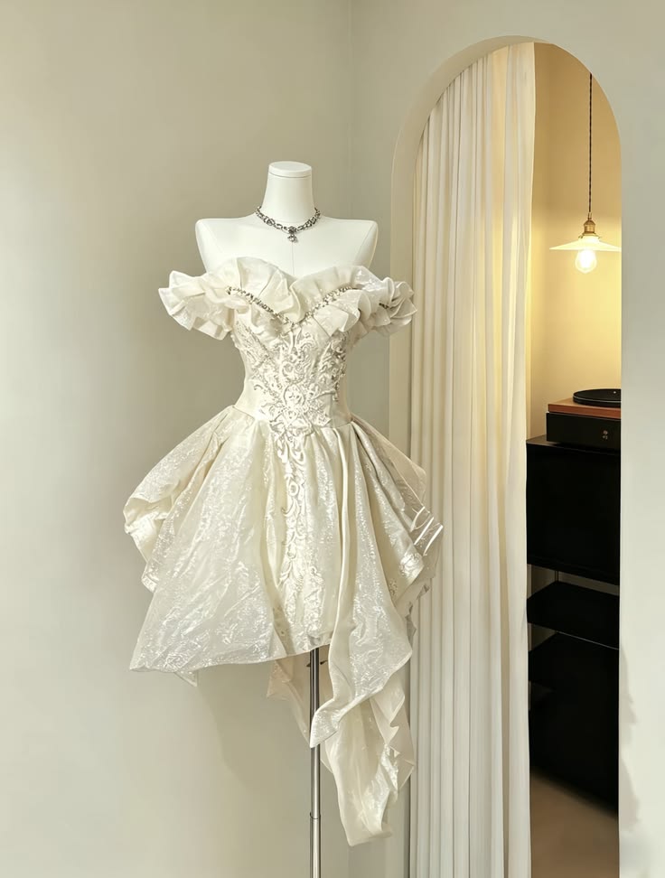 Wunderschönes Ballkleid schulterfrei Champagner Abschlussballkleid Senior Inspo Kurzes Heimkehrkleid RB3187