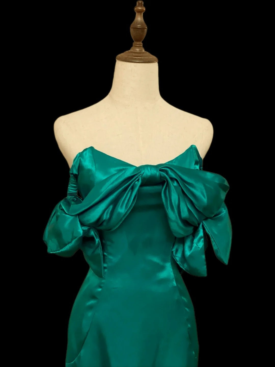 Bescheidene Scheide Dunkelgrün mit Rüschen Senior Inspo 16. Geburtstag Outfits Homecoming Kleider RB4019