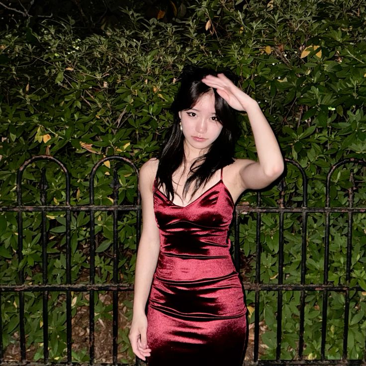 Robe de bal longue sirène à fines bretelles en satin bordeaux, inspiration robe de soirée, AB314