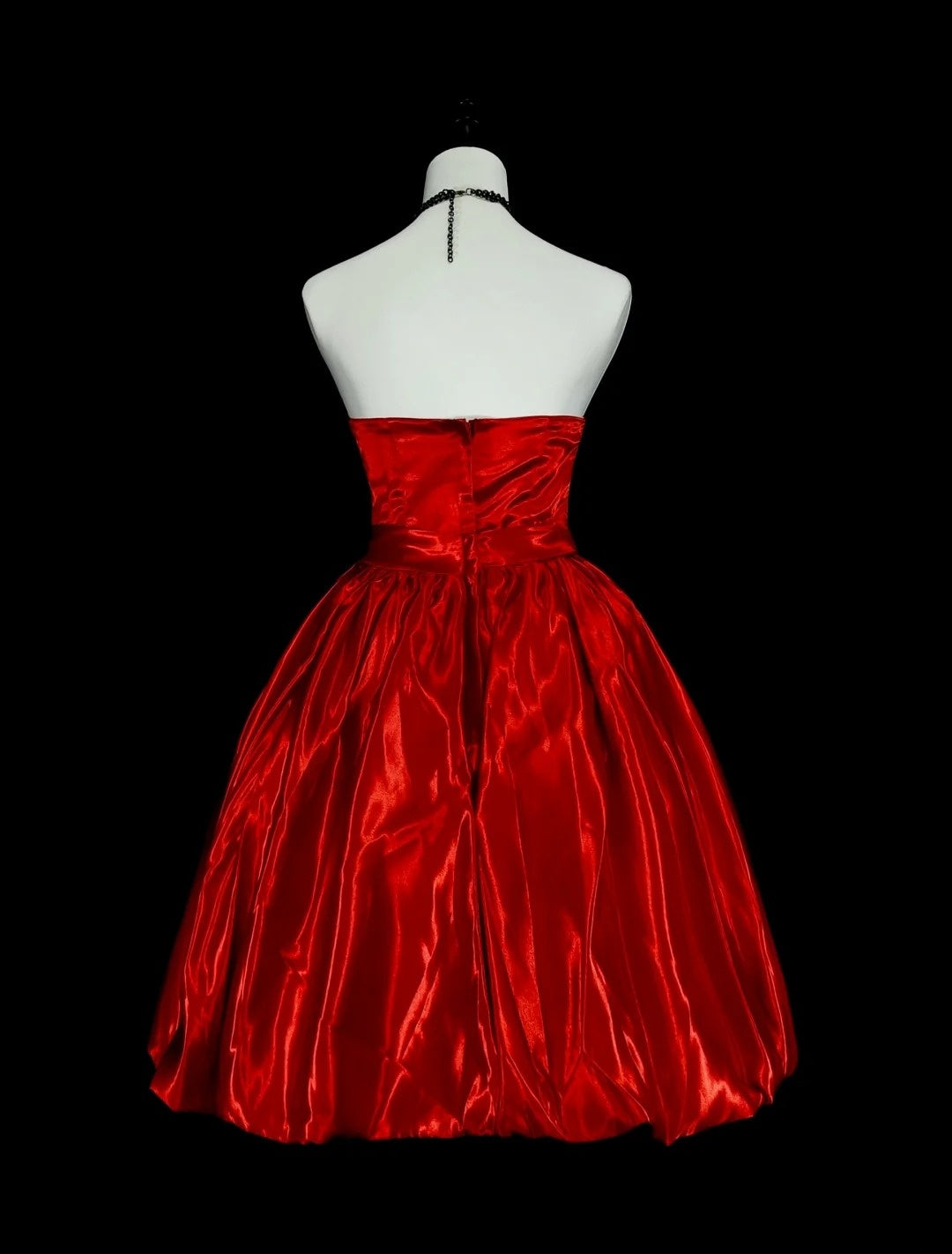Robe de bal unique sans bretelles en satin rouge, inspiration années 2000, robes de bal courtes, inspiration robes de soirée N1749