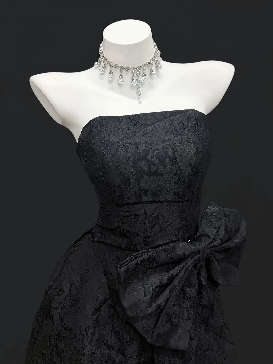 Robe Courte Noire Droite sans Bretelles avec Nœud, Idéale pour Remise de Diplôme et Bal de Promo N4492