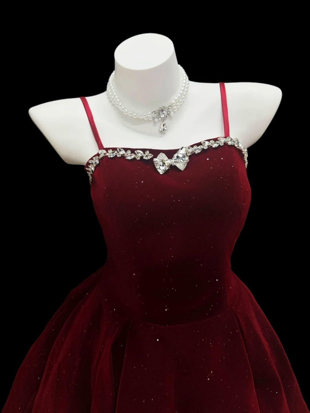 Wunderschönes Ballkleid mit Spaghettiträgern aus burgunderrotem Samt, kurze Minilänge, ästhetischer Look, Heimkehrkleider RB4354