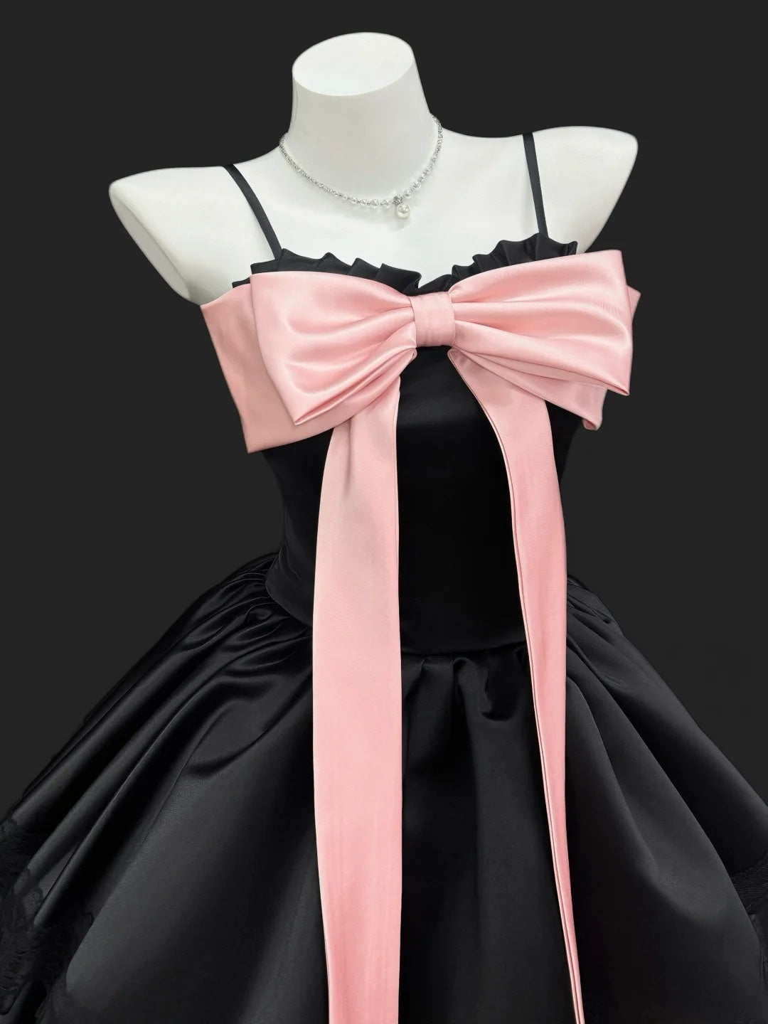 Robe de bal romantique à fines bretelles rose et noire en satin pour senior, courte, pour la remise des diplômes ou le bal de promo N4513