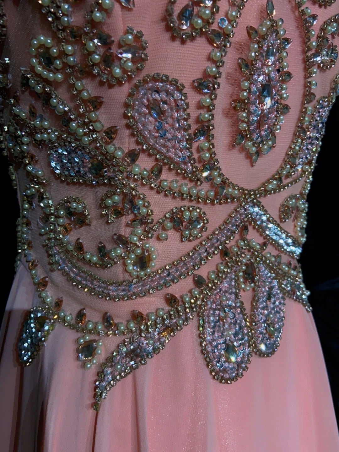 Bescheidene Abschlussballkleider A-Linie Neckholder Rosa Chiffon mit Perlenbesatz Lange Abendgarderobe N3464