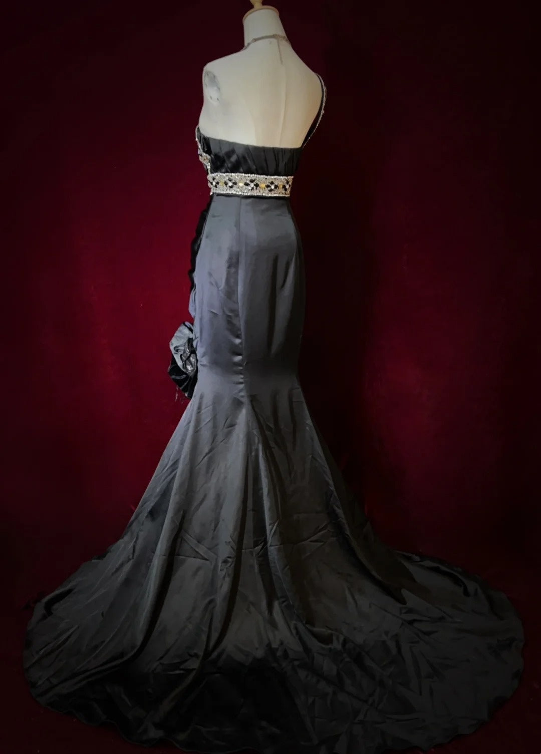 Robes de bal vintage Sirène Asymétrique Satin Noir Années 80 avec perles Tenues de soirée longues N3905