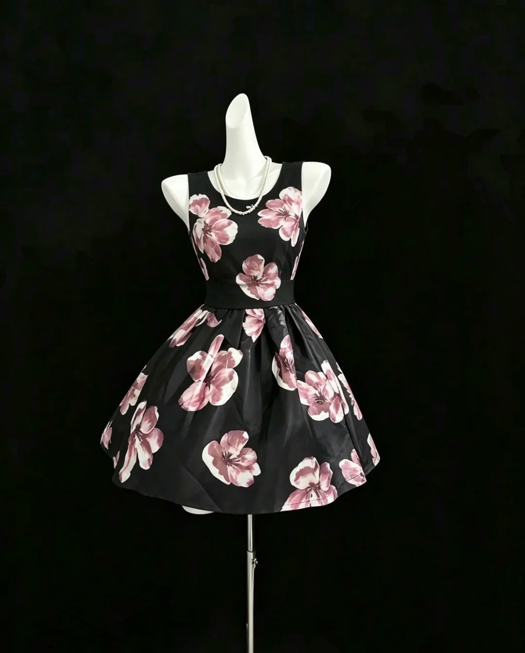 Robe de bal élégante en satin noir longueur genou pour université, collège, pour impressionner les seniors, inspiration de robe de remise de diplôme, robes de bal de promo RB3296