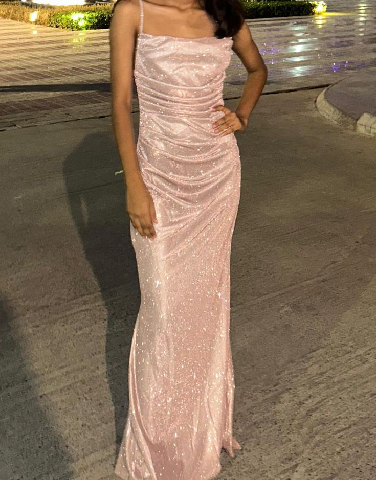 Robe de bal longue rose à fines bretelles et sequins plissés, style sirène, N412