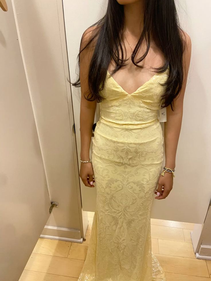 Robe de bal longue d'été simple sirène à bretelles spaghetti en dentelle jaune, robe d'invitée de mariage printanier N1400