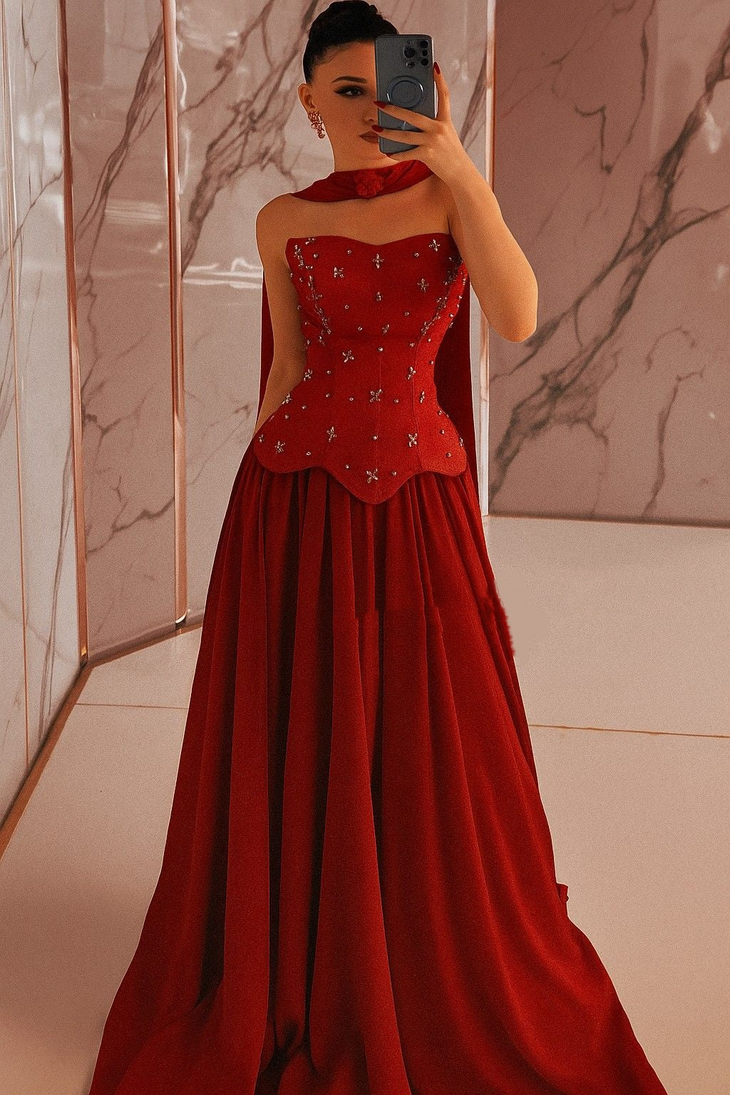 Robe de bal rouge satinée élégante en satin, coupe trapèze, décolleté cœur - Inspiration pour adolescentes - Tenue de soirée - Robe de bal AB008