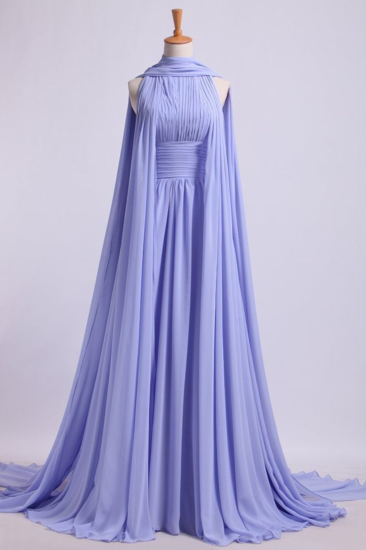 Robe de soirée longue et élégante en mousseline de soie lilas, col montant et coupe trapèze, avec foulard intégré. Idéale pour les bals de fin d'année et les dîners chics. Modèle AB2117.