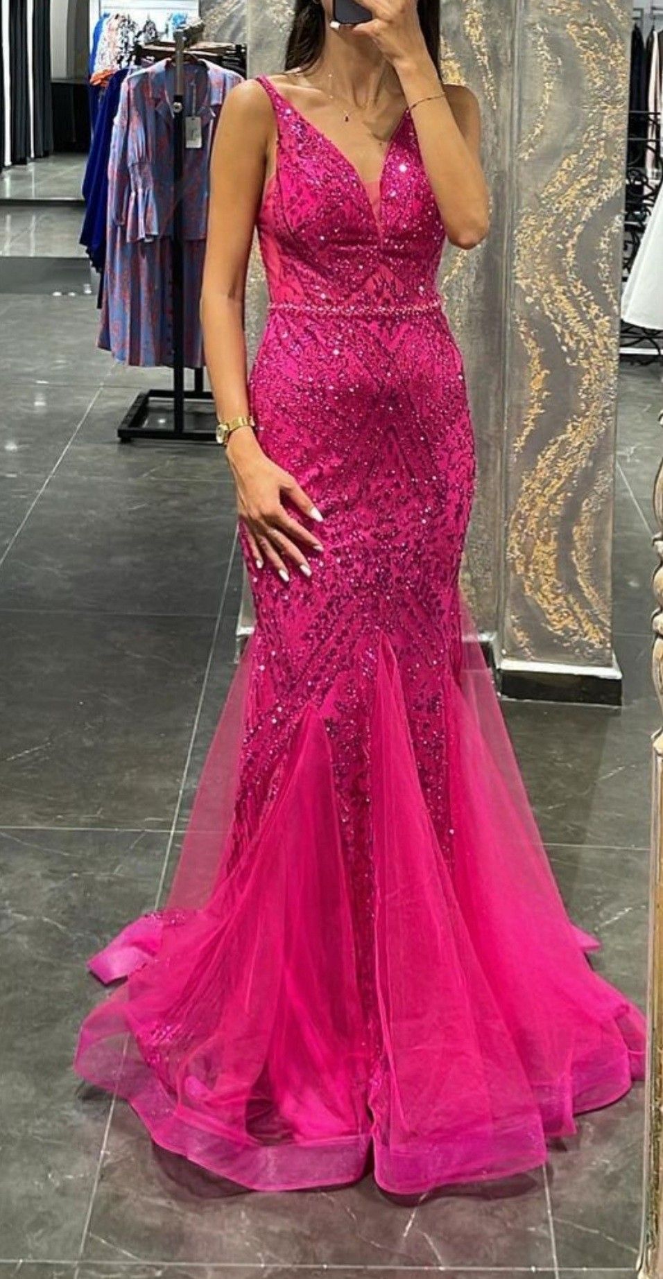 Robe de soirée sirène rose fuchsia en tulle orné de perles, col en V, AB1778