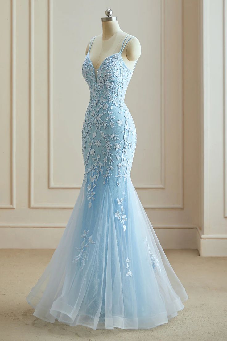 Robe de bal longue en tulle bleu ciel élégante et amincissante, disponible en ligne AB1685