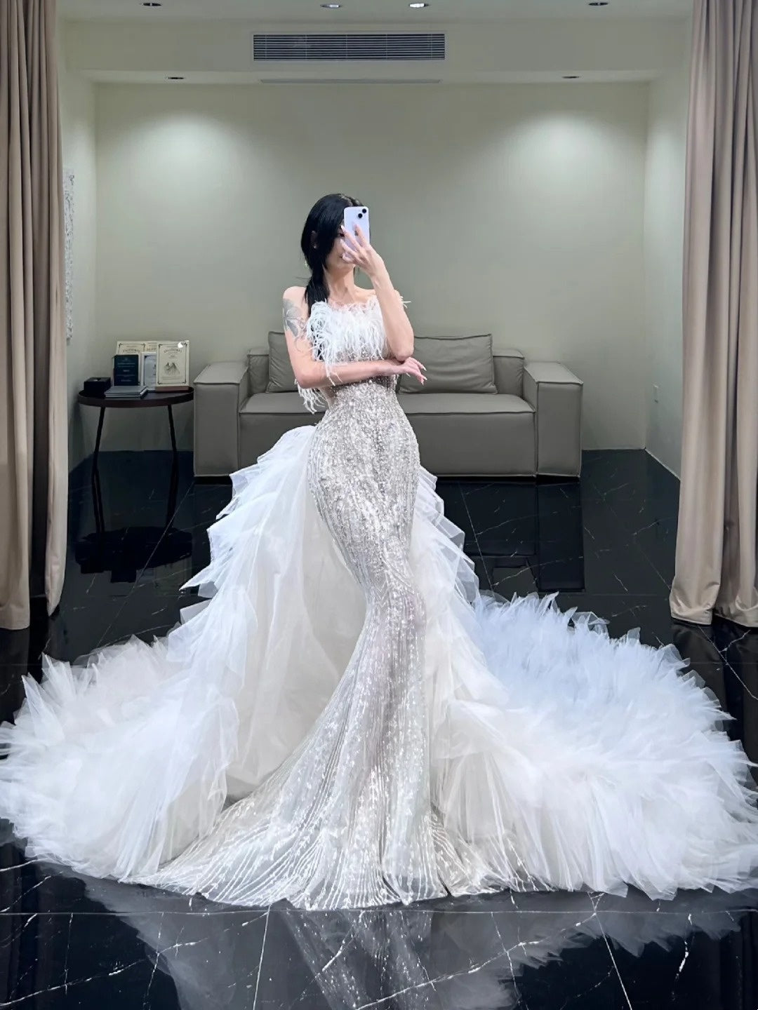 Robe de mariée sirène classique bustier blanche à sequins et plumes, robe de mariée d'été N240