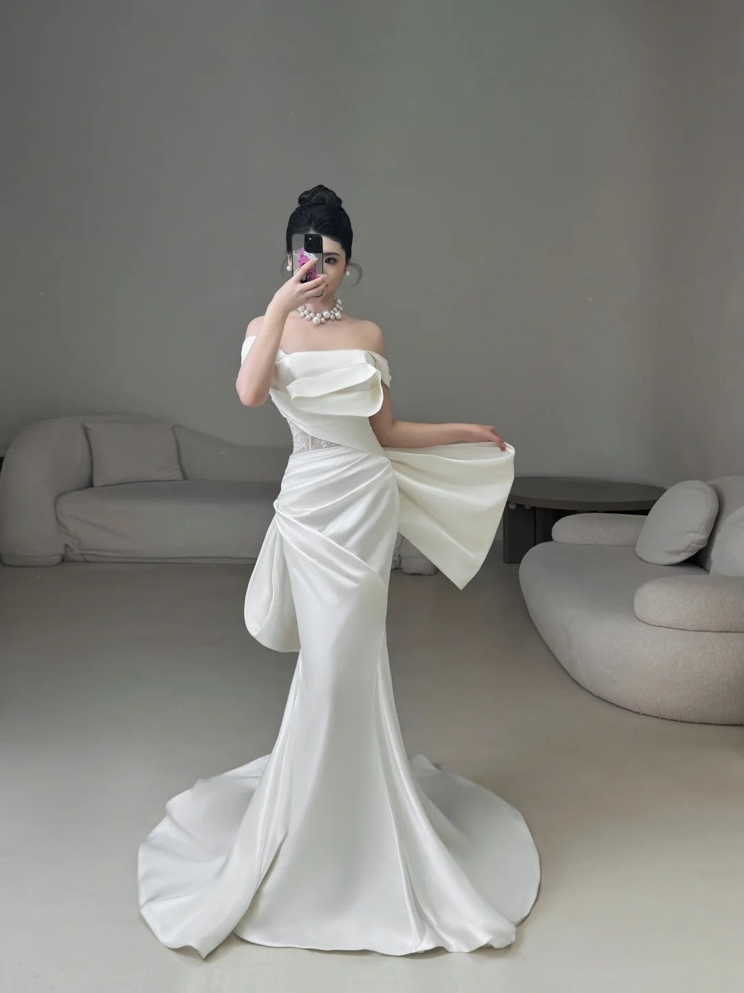 Klassisches Meerjungfrauen-Brautkleid, schulterfrei, weiß, aus Satin, mit kurzen Ärmeln, Sommerbrautkleid N235