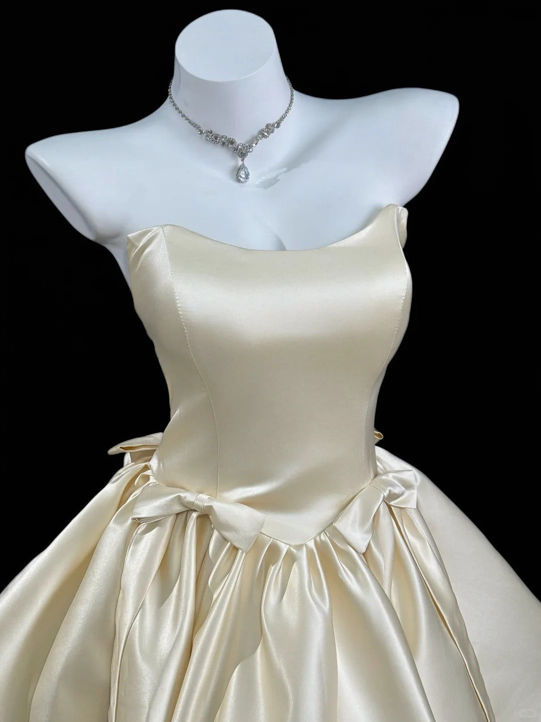 Robes de Soirée Élégantes à Épaules Dénudées, Idées d'Inspiration, Robes de Cocktail Courtes Mini Ivoire pour Bal de Promo N4541