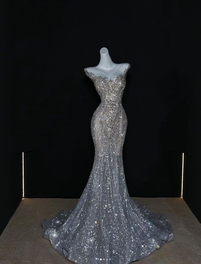 Maßgeschneidertes, sexy, weißes Luxus-Abendkleid im Meerjungfrauenstil mit Diamanten, rückenfrei, figurbetont, funkelnd, Ballkleid AB983