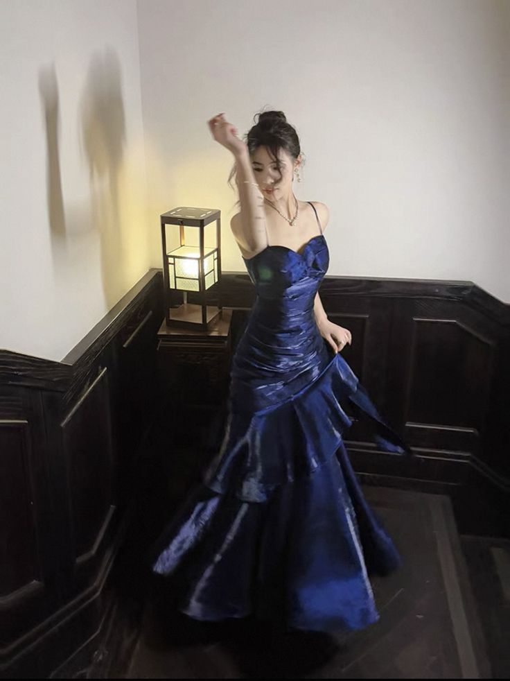 Robe de bal sirène élégante à bretelles spaghetti, longue, en satin plissé à volants, bleu royal, Vestidos De Dia AB555