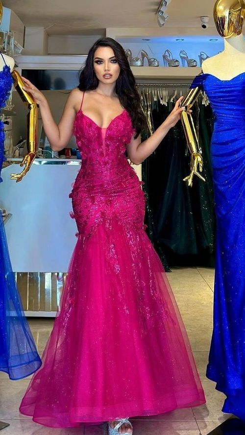 Elegantes Meerjungfrauen-Halterkleid aus fuchsiafarbenem Tüll und Spitze – ein stilvolles Abendkleid für Teenager, ideal für festliche Anlässe und Partys (AB1120).