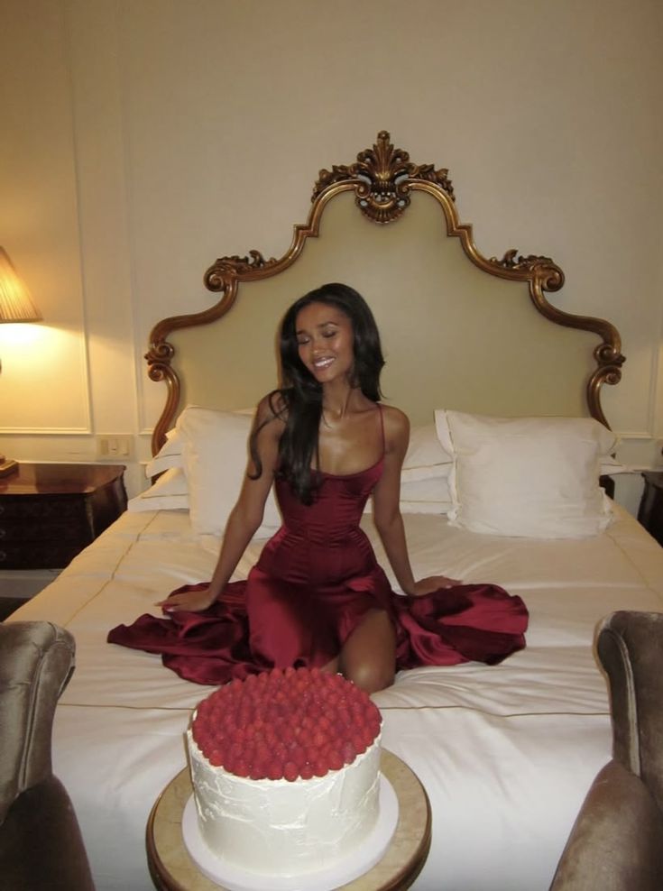 Elegantes, burgunderrotes Satin-Abendkleid mit Meerjungfrauenschnitt und Spaghettiträgern sowie Schlitz, perfekt für Abschlussball oder andere festliche Anlässe (N434)