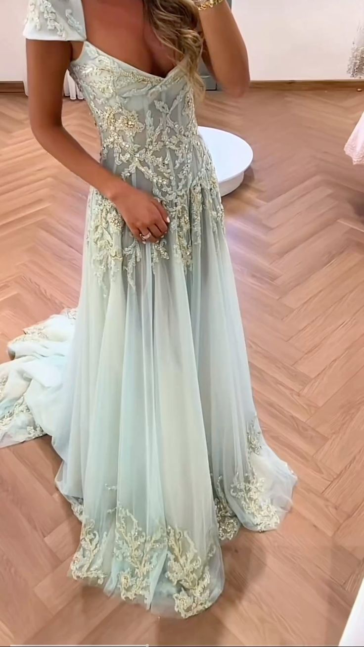 Robe de bal longue vintage en tulle bleu ciel clair, coupe trapèze, col en V, idéale pour une soirée, un 21e anniversaire ou une remise de diplôme (AB052)
