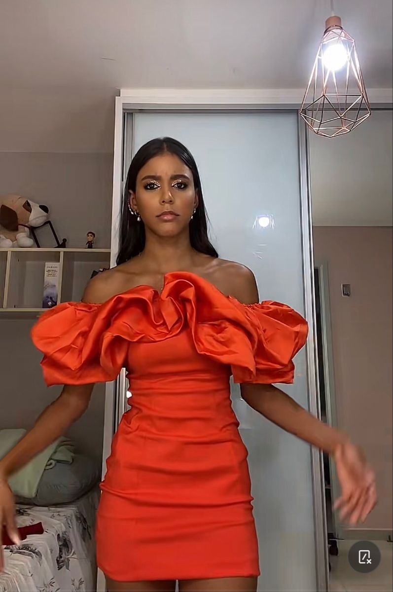 Bescheidene Scheide schulterfrei, orangefarbener Satin mit Falte, Senior 12. Klasse, kurze Mini-ästhetische Heimkehrkleider RB4395