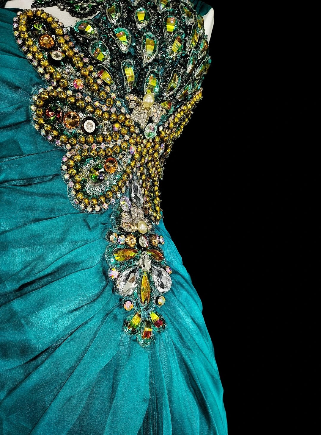 Vintage Meerjungfrauen-Kleid in Grün aus den 70er Jahren mit plissierten goldenen Perlen, langes Ballkleid, Partykleid N1837