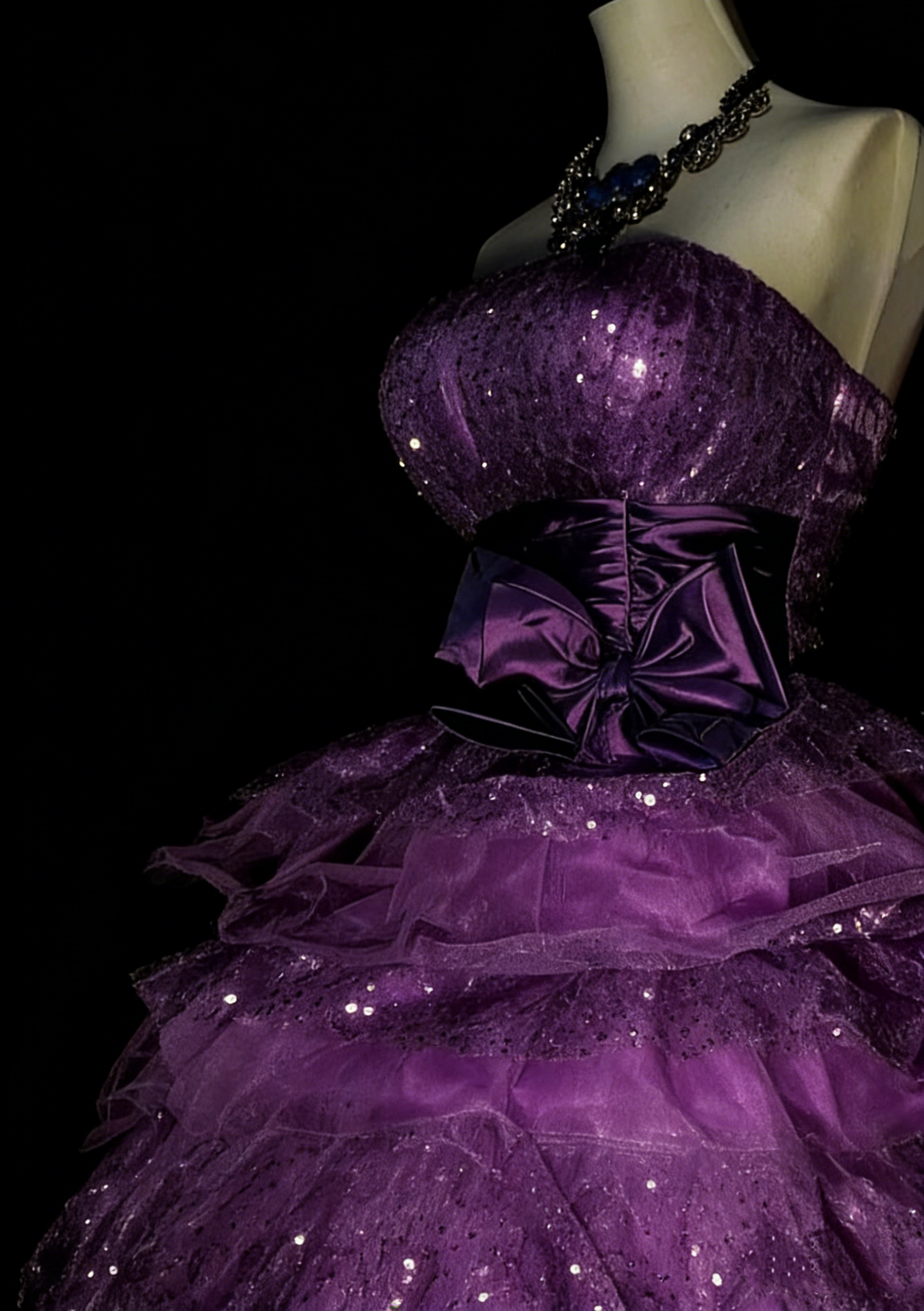 Einzigartiges trägerloses Ballkleid aus lila Tüll im Stil der 2000er Jahre – Inspiration für Homecoming-Kleider (kurz) N1363